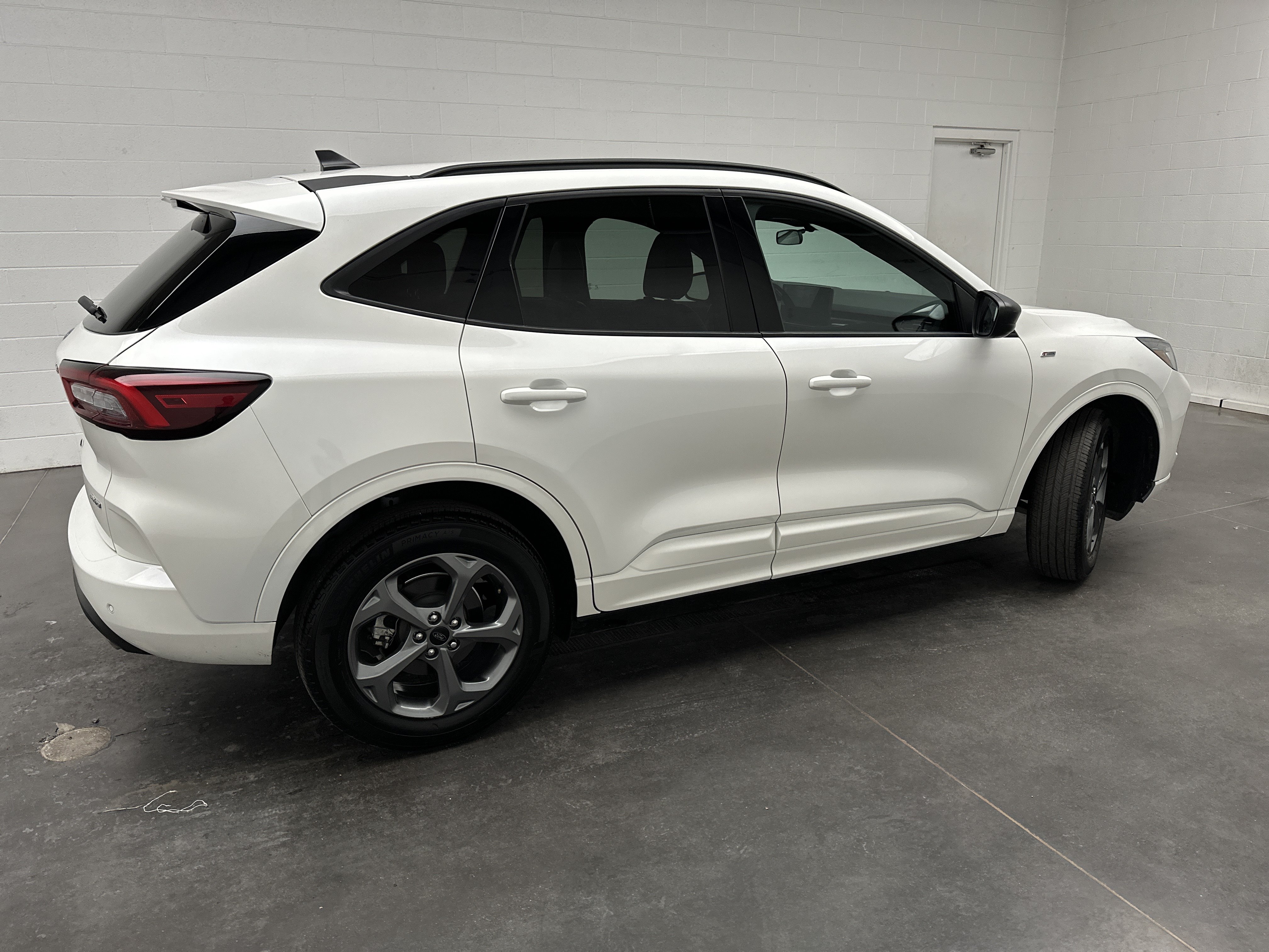 Used 2024 Ford Escape ST-Line w/ Tech Pack #1 AWD/4WD image 9