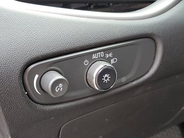 Used 2025 Chevrolet Malibu LT FWD image 8