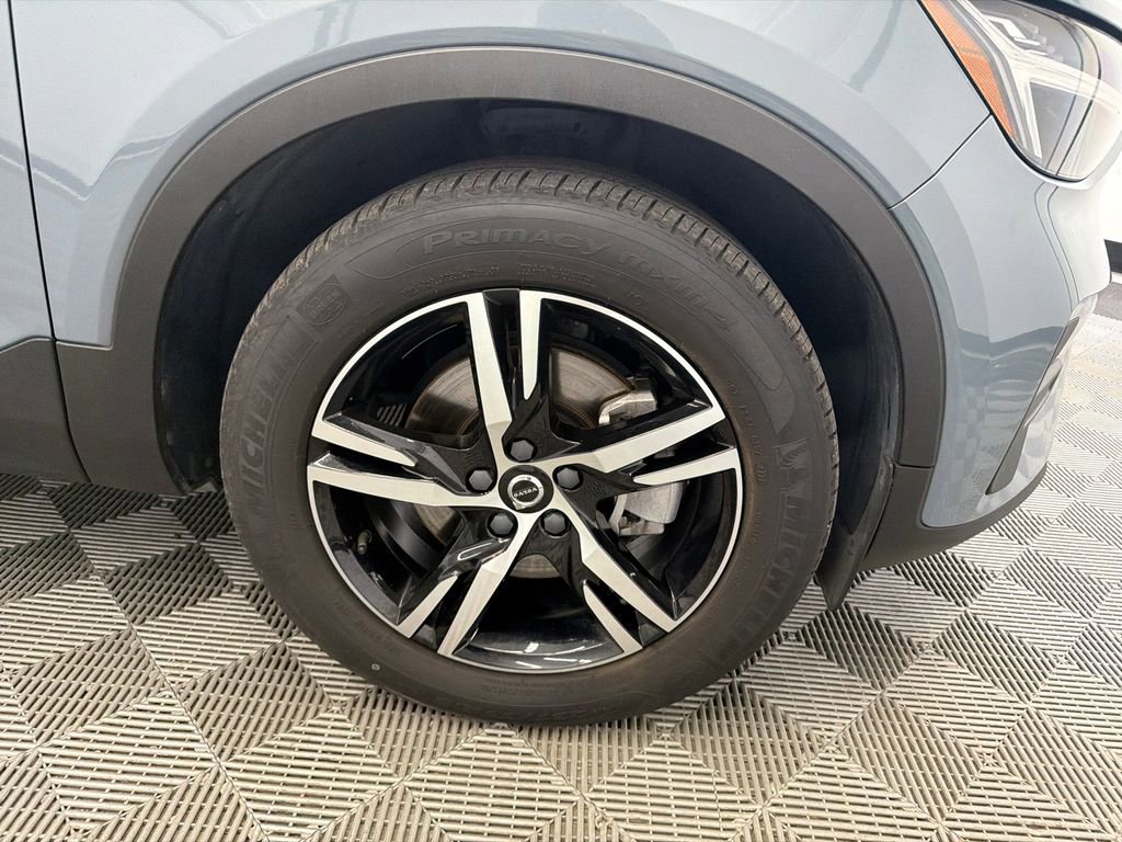 Used 2023 Volvo XC40 B5 Core image 14