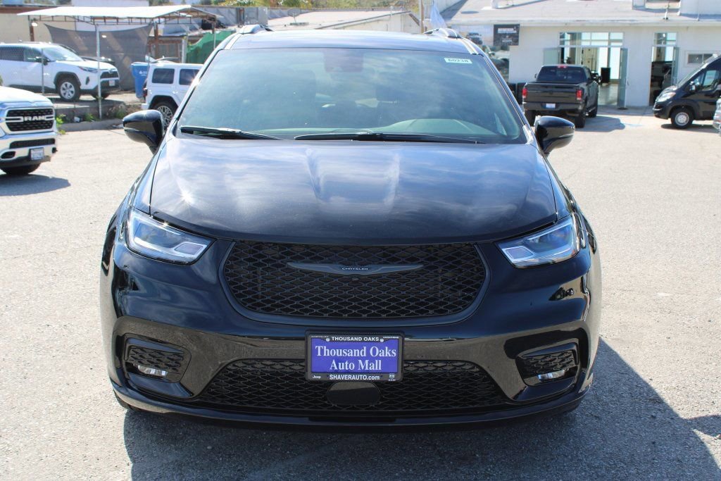 New 2026 Chrysler Pacifica Limited w/ S Appearance Package image 2