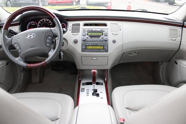 Used 2006 Hyundai Azera Limited image 17