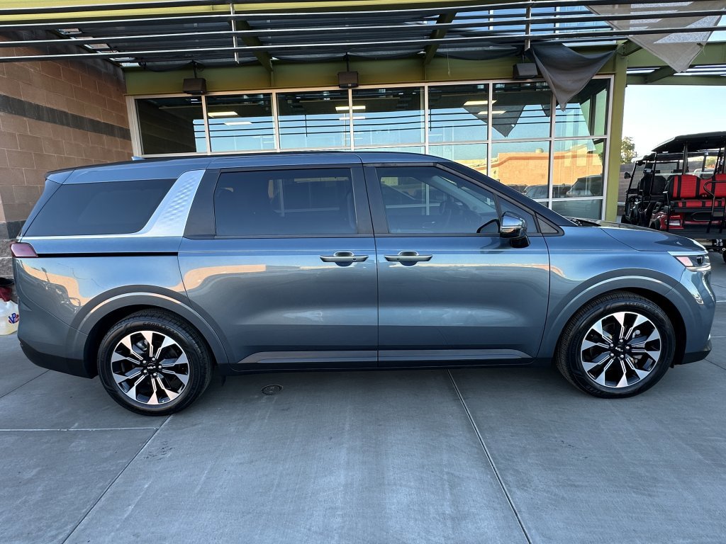 Used 2024 Kia Carnival EX image 7