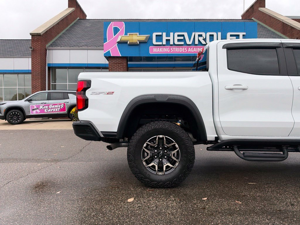 Used 2026 Chevrolet Colorado ZR2 w/ Technology Package AWD/4WD image 21