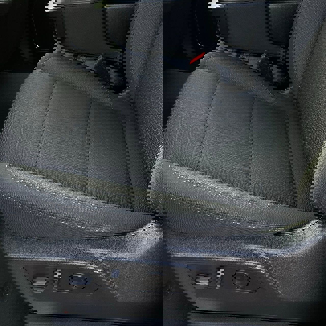 Used 2025 Chevrolet Silverado 1500 LT image 22