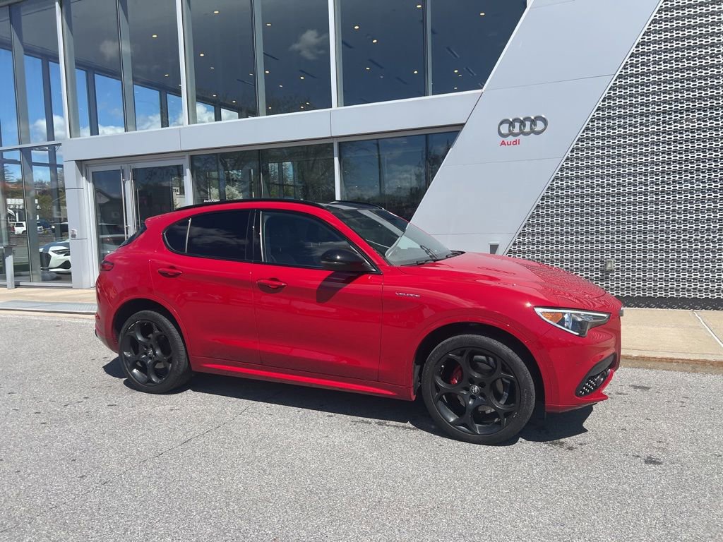 Used 2023 Alfa Romeo Stelvio Veloce AWD/4WD image 11