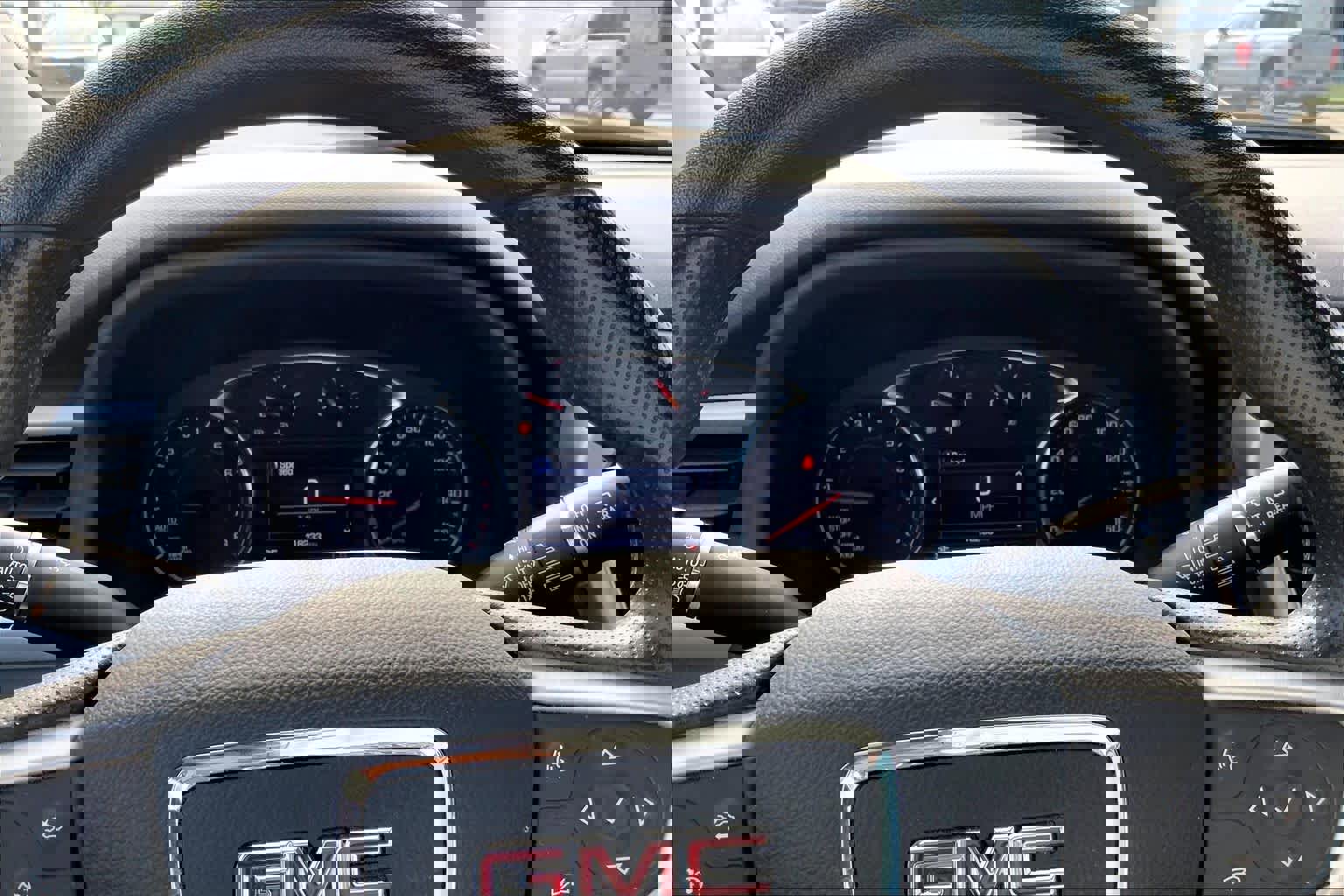 Used 2023 GMC Acadia SLE w/ Driver Convenience Package image 25