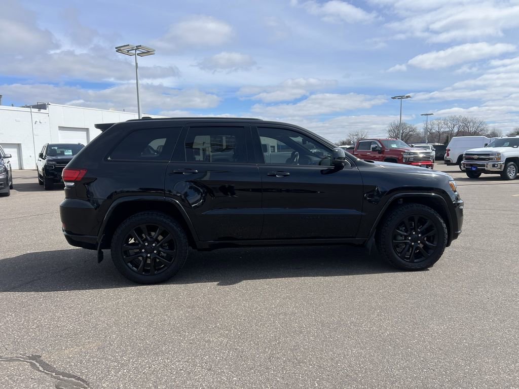 Used 2021 Jeep Grand Cherokee Laredo X AWD/4WD image 11