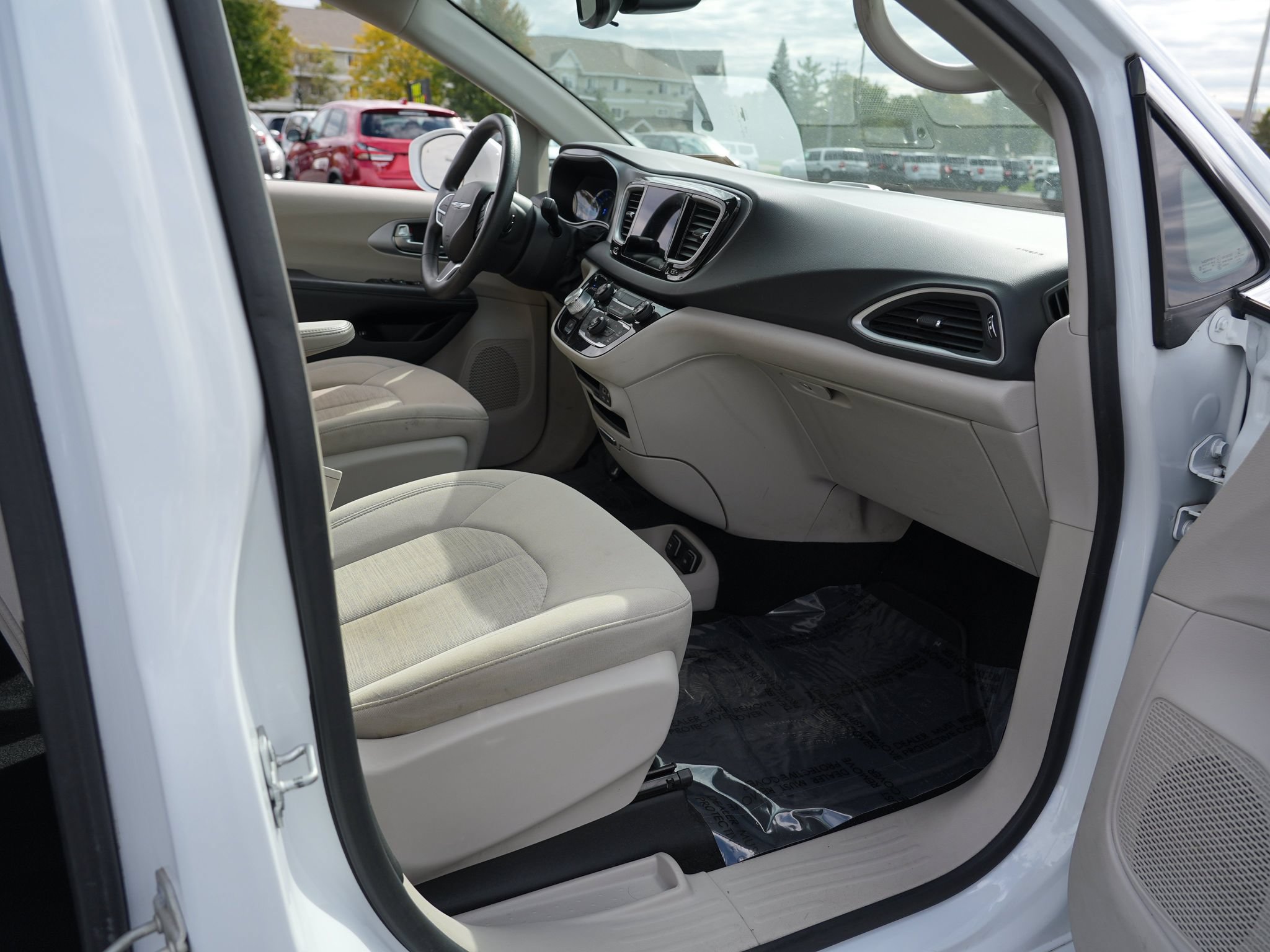 Used 2018 Chrysler Pacifica Touring Plus FWD image 30