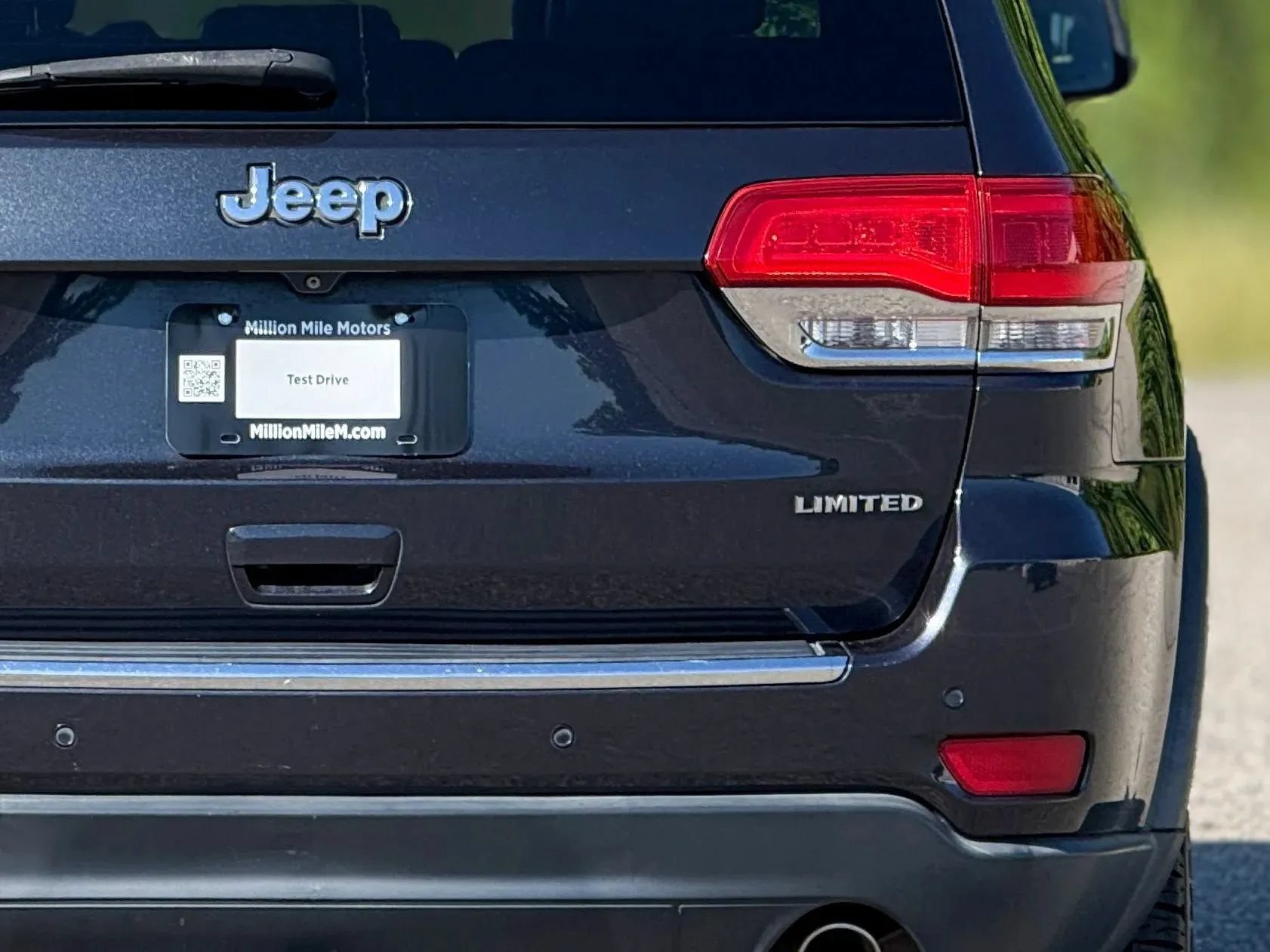 Used 2015 Jeep Grand Cherokee Limited w/ Luxury Group II AWD/4WD image 14