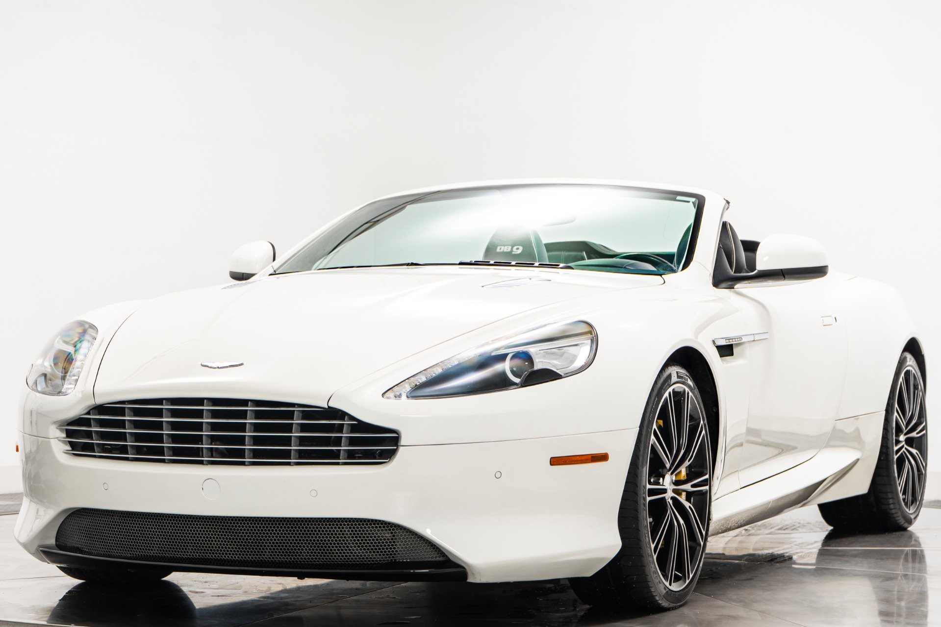 Used 2014 Aston Martin DB9 Volante image 5