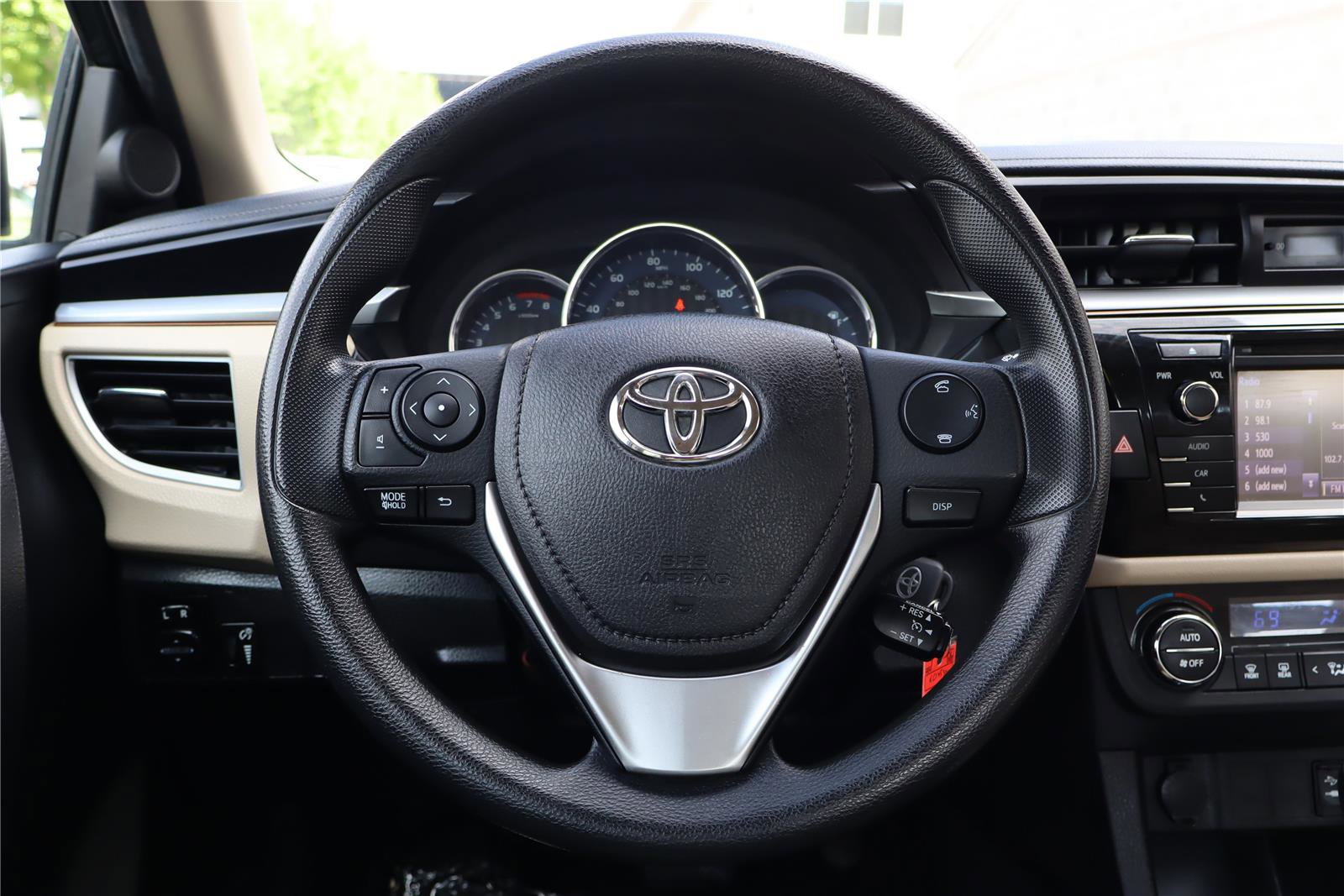 Used 2014 Toyota Corolla LE FWD image 12