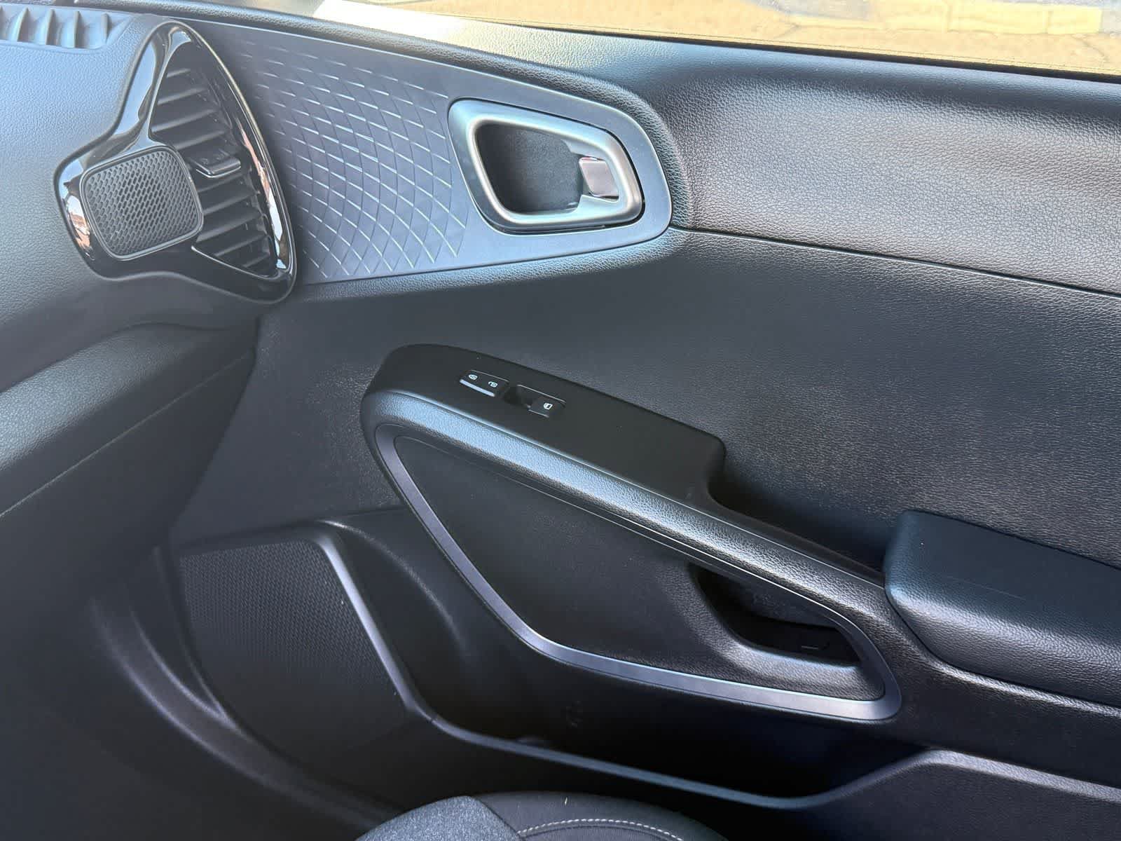 Used 2023 Kia Soul EX FWD image 24