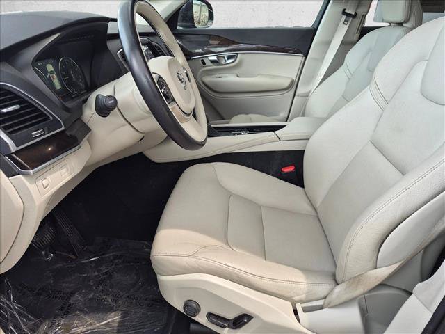 Used 2019 Volvo XC90 T5 Momentum w/ Multimedia Package AWD/4WD image 11