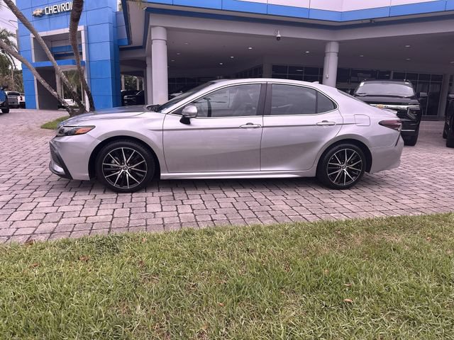 Used 2024 Toyota Camry SE FWD image 31
