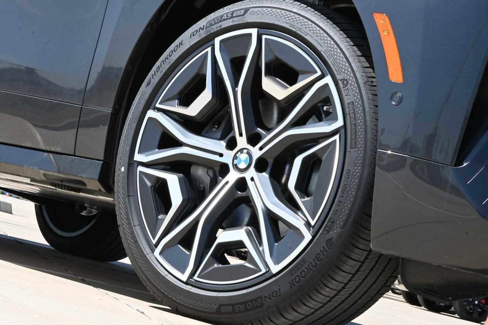 New 2026 BMW iX xDrive60 AWD/4WD image 21