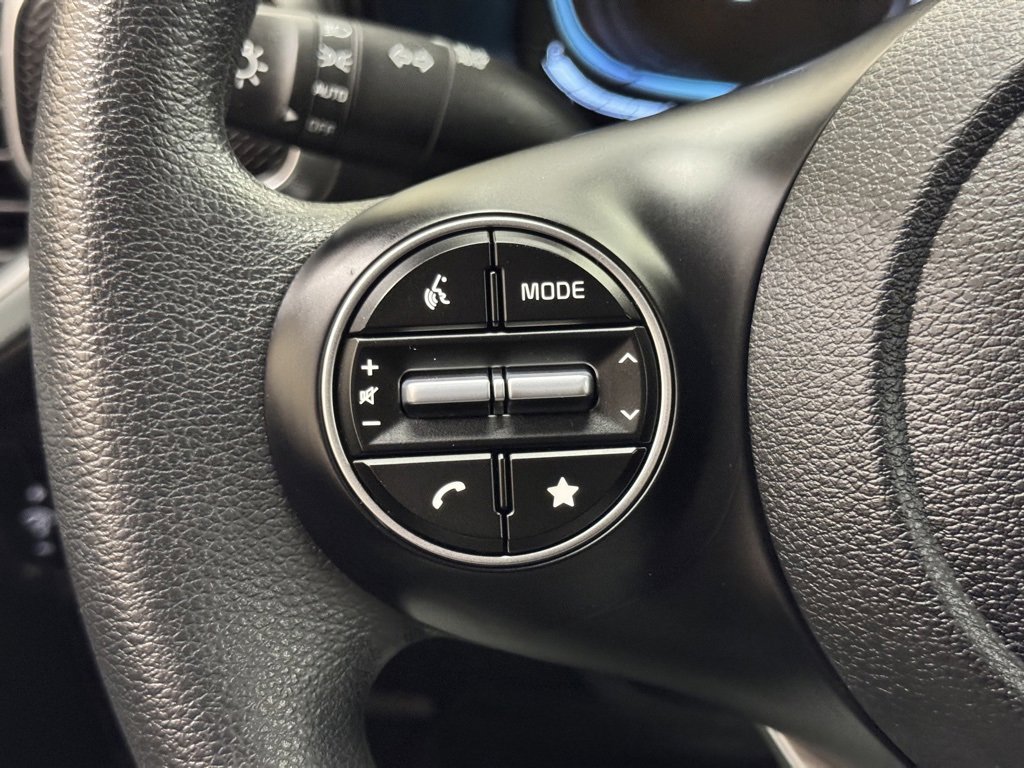 Used 2025 Kia Soul LX w/ LX Technology Package image 18