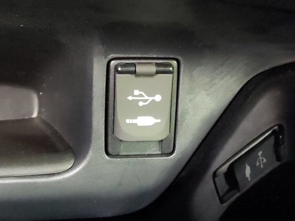 Used 2019 Toyota C-HR Limited FWD image 21