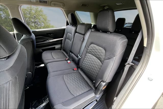 Certified 2024 Nissan Pathfinder SV FWD image 21
