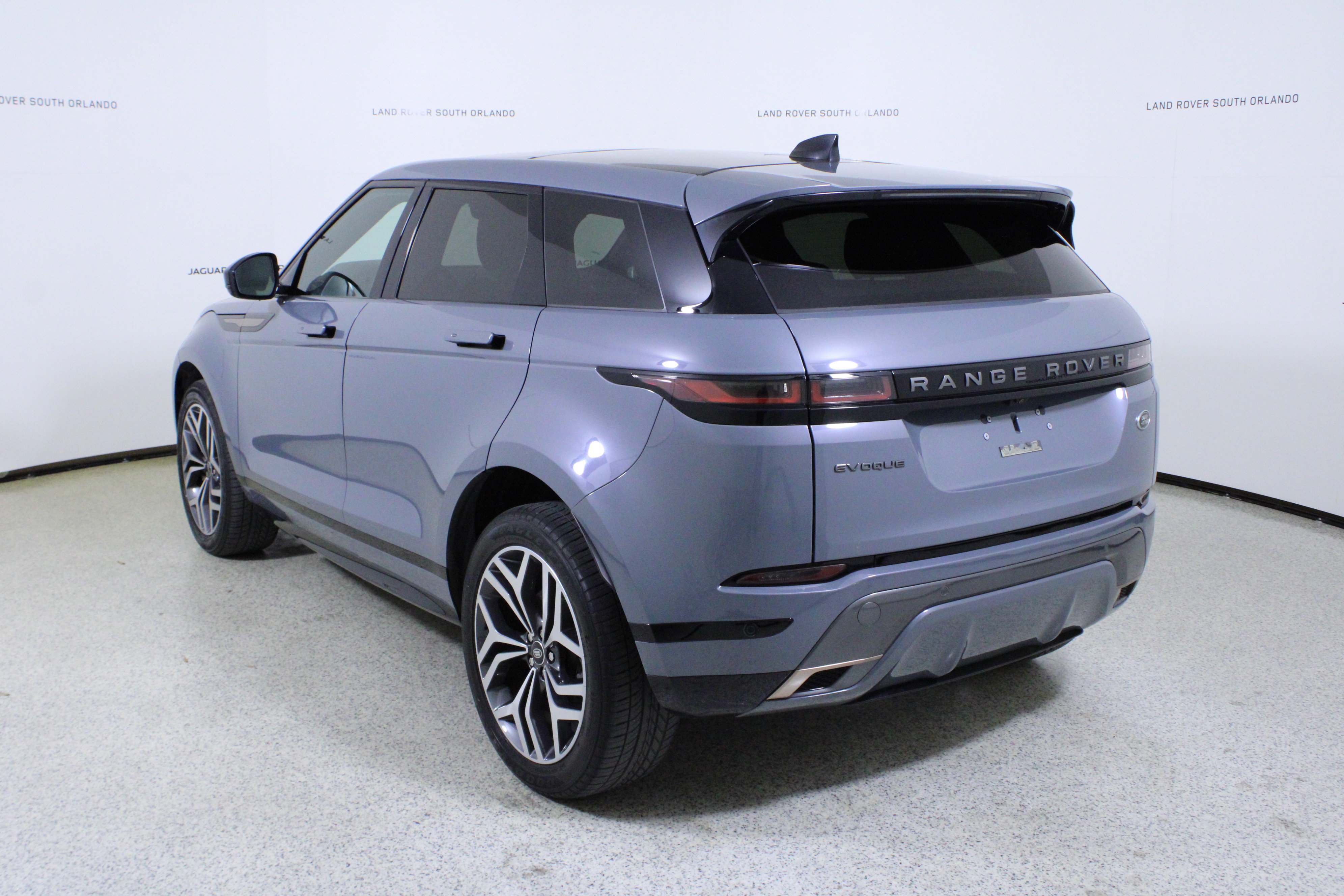 Used 2023 Land Rover Range Rover Evoque R-Dynamic SE image 5