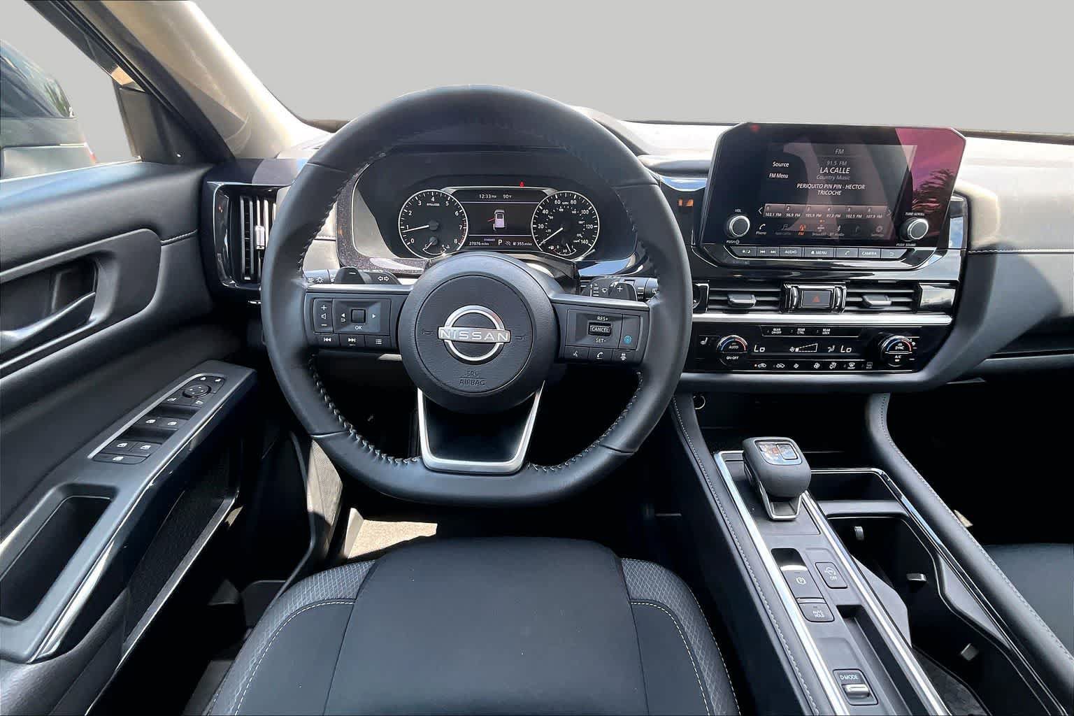 Used 2025 Nissan Pathfinder SV FWD image 6