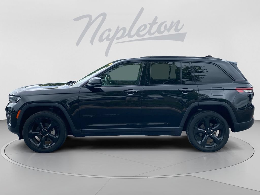Used 2023 Jeep Grand Cherokee Altitude AWD/4WD image 2