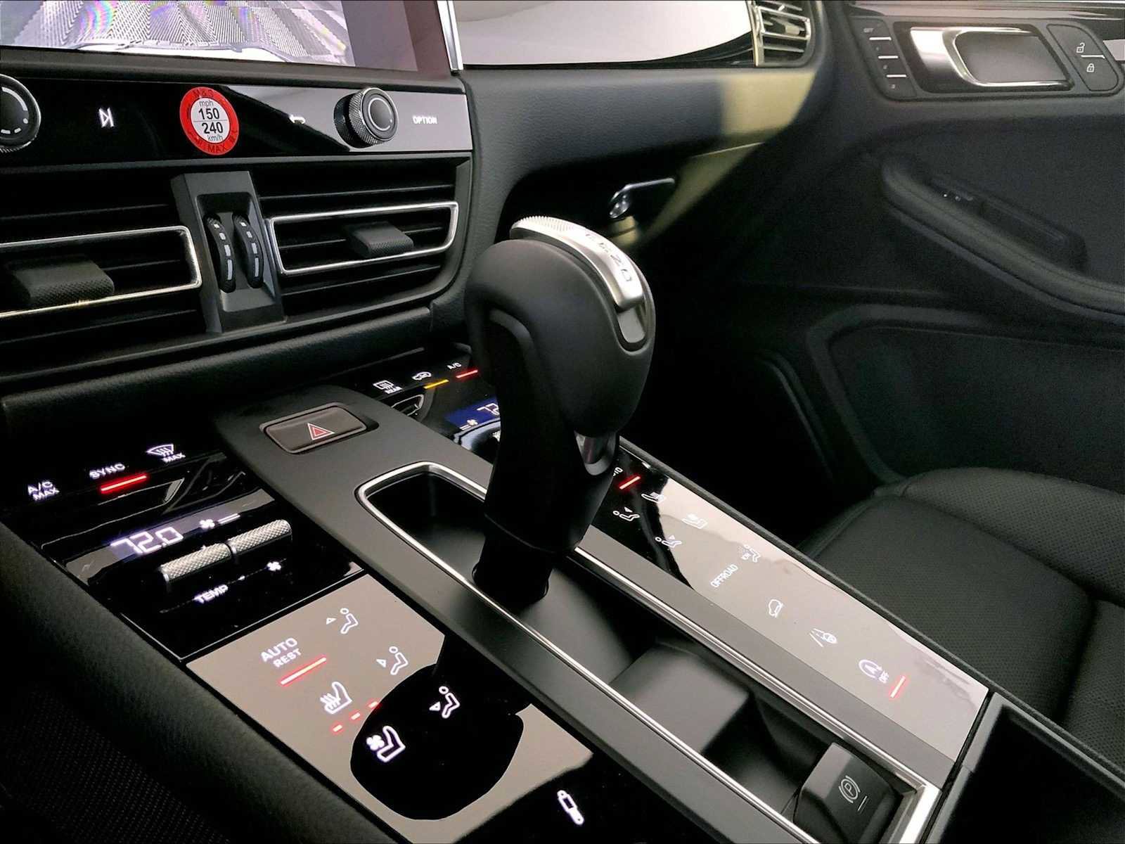 New 2025 Porsche Macan Turbo image 17