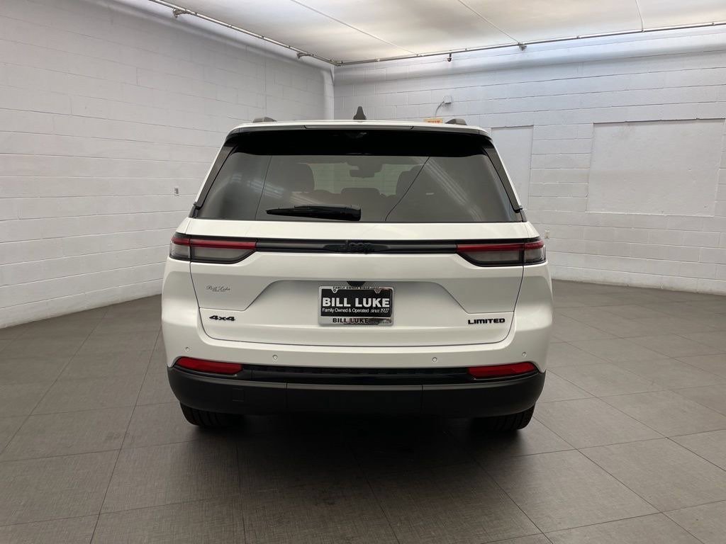 New 2025 Jeep Grand Cherokee Limited w/ Luxury Tech Group II AWD/4WD image 4