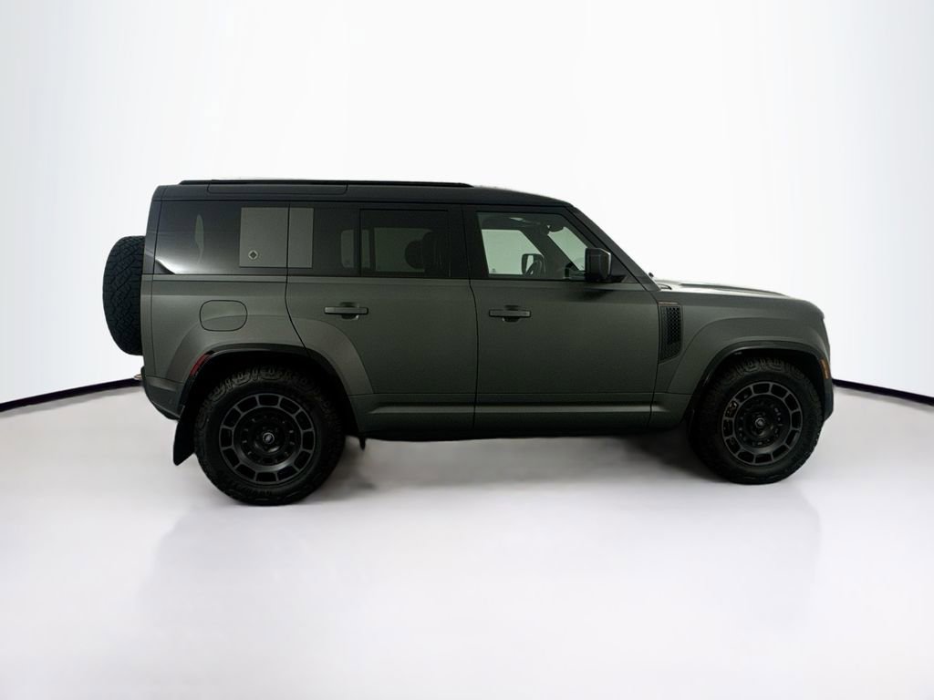 Used 2025 Land Rover Defender 110 image 4