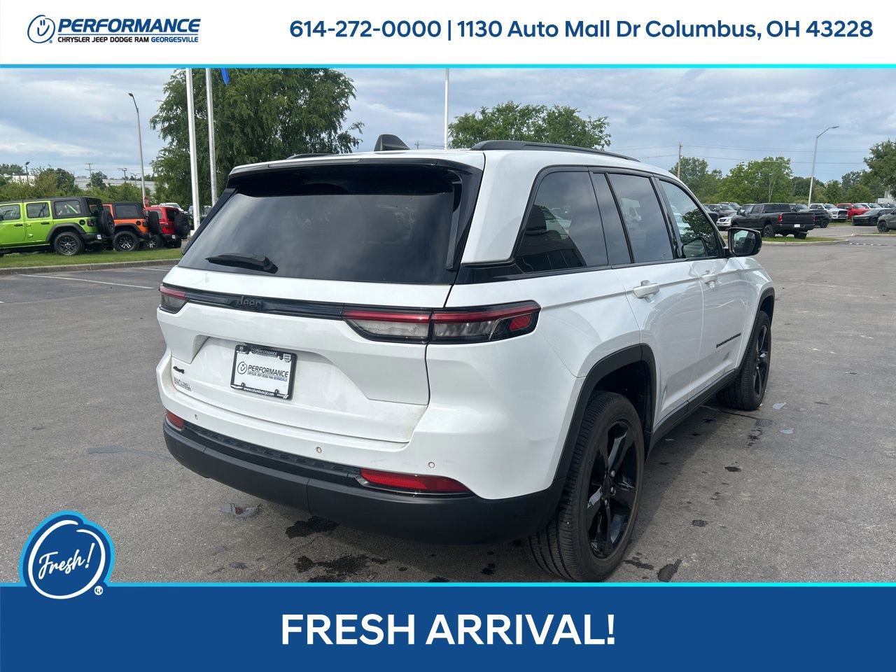 Used 2023 Jeep Grand Cherokee Altitude AWD/4WD image 4