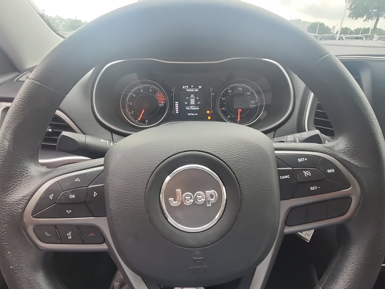Used 2019 Jeep Cherokee Latitude w/ Popular Appearance Group AWD/4WD image 13