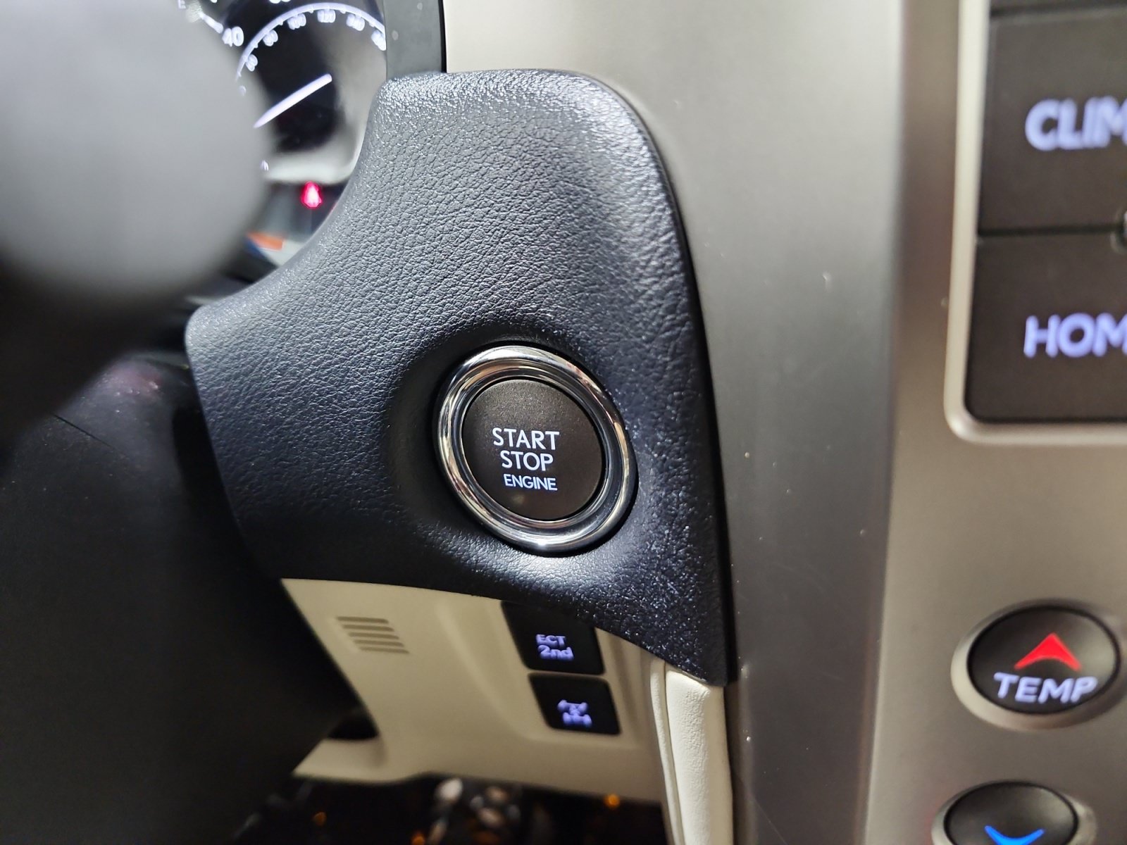 Used 2020 Lexus GX 460 Luxury w/ Accessory Package AWD/4WD image 24