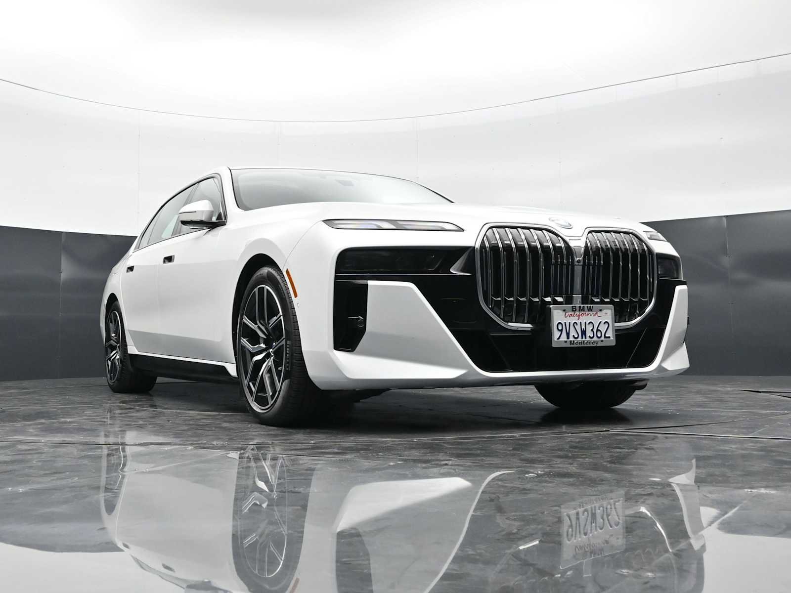 Used 2025 BMW 750e xDrive AWD/4WD image 27