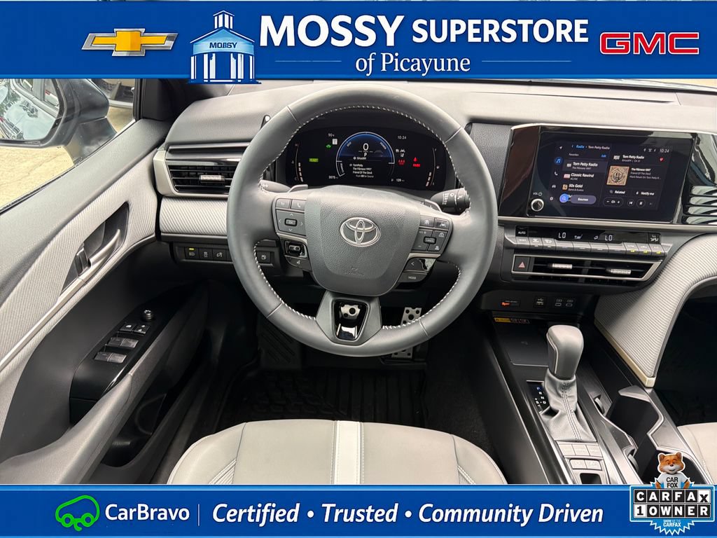Used 2025 Toyota Camry SE w/ Convenience Package FWD image 18