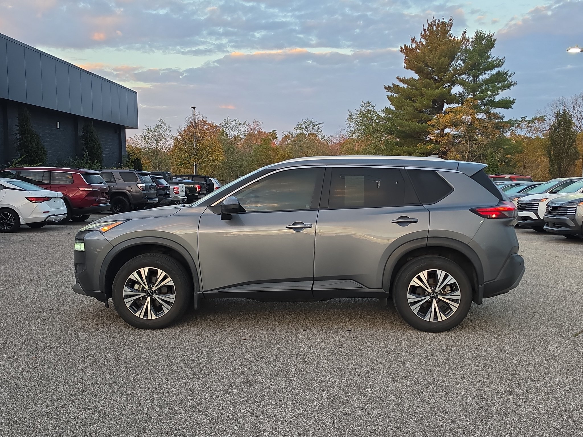 Used 2023 Nissan Rogue SV w/ SV Premium B Package AWD/4WD image 4