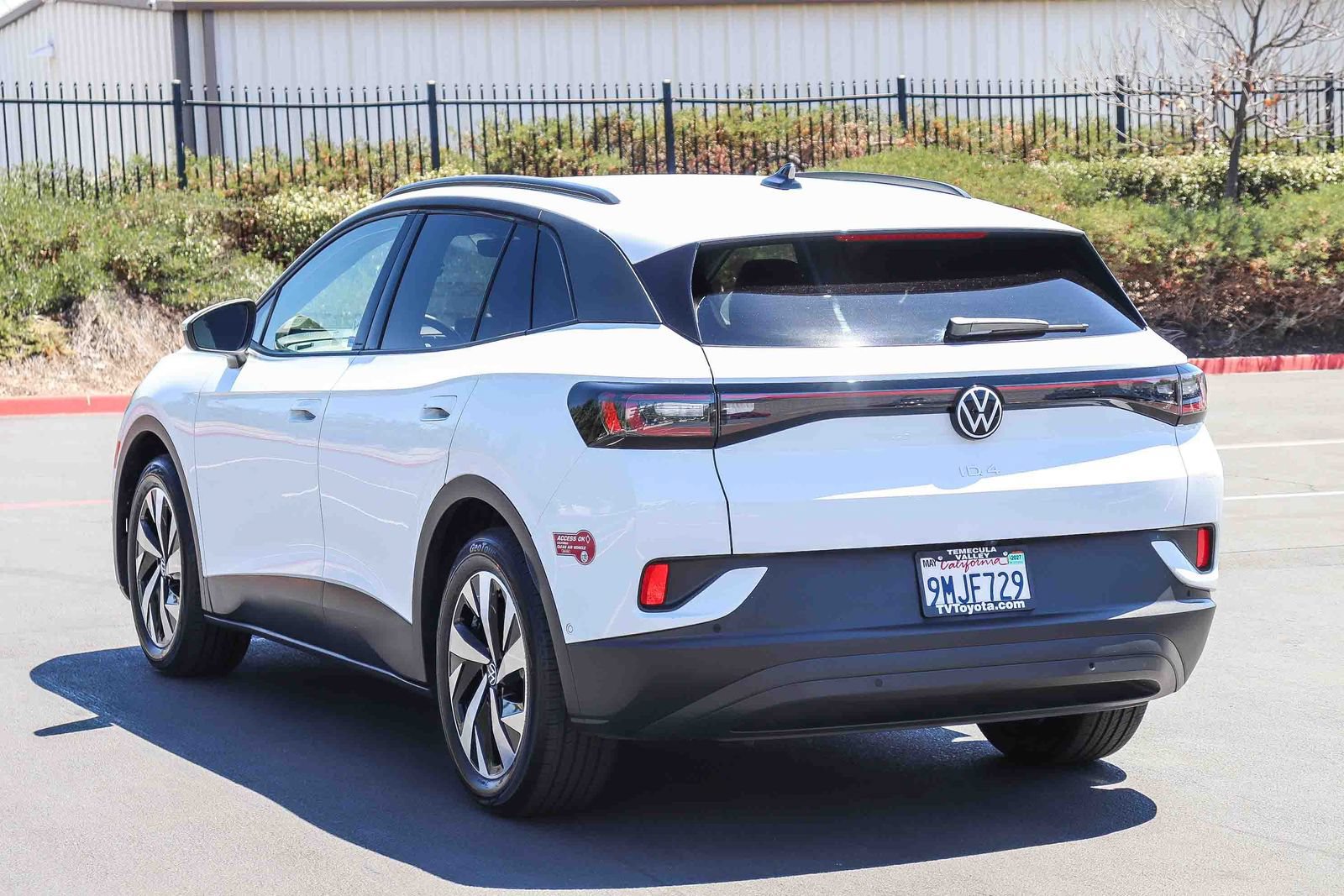 Used 2024 Volkswagen ID.4 2WD image 5