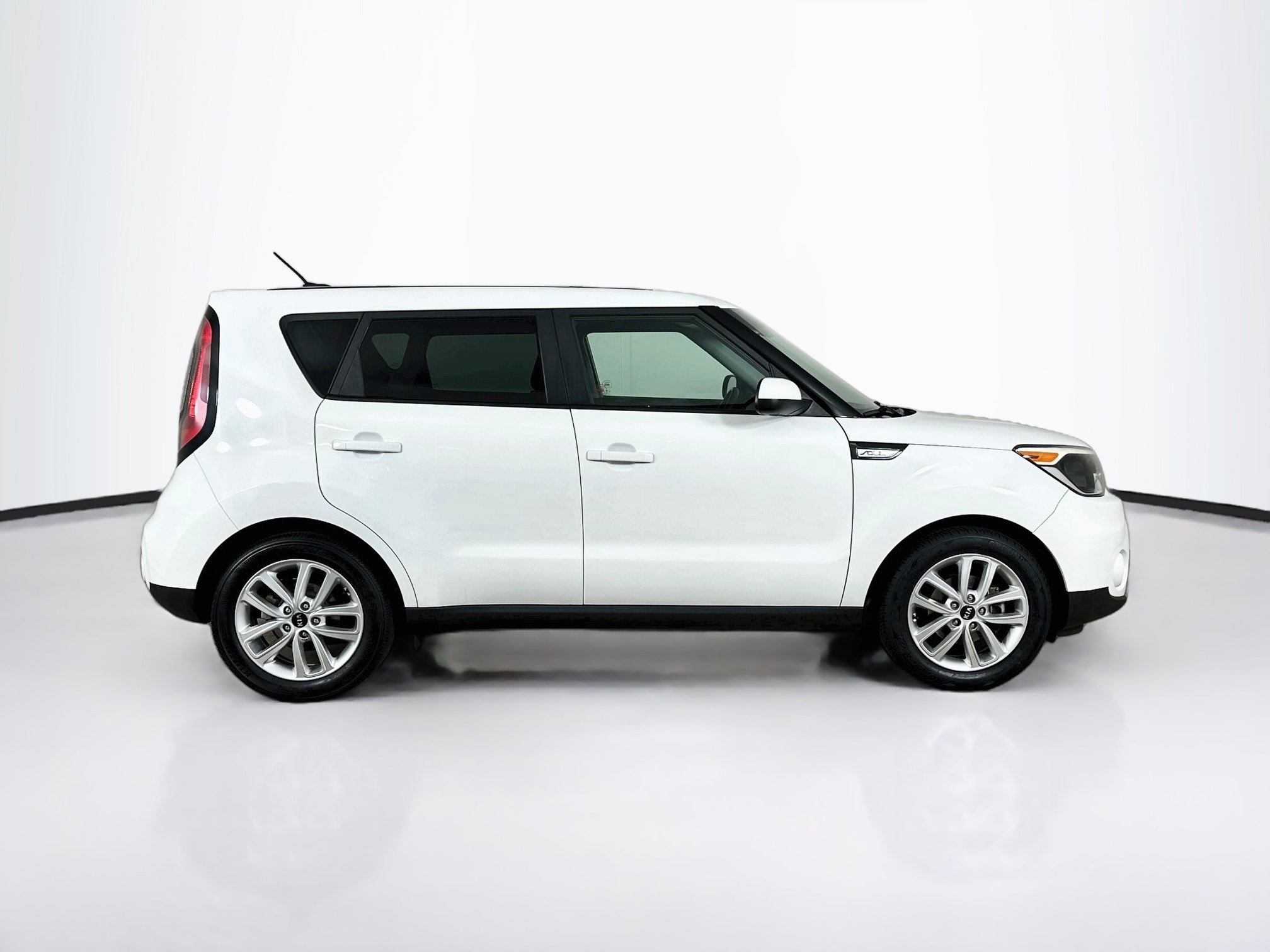 Used 2018 Kia Soul + FWD image 10