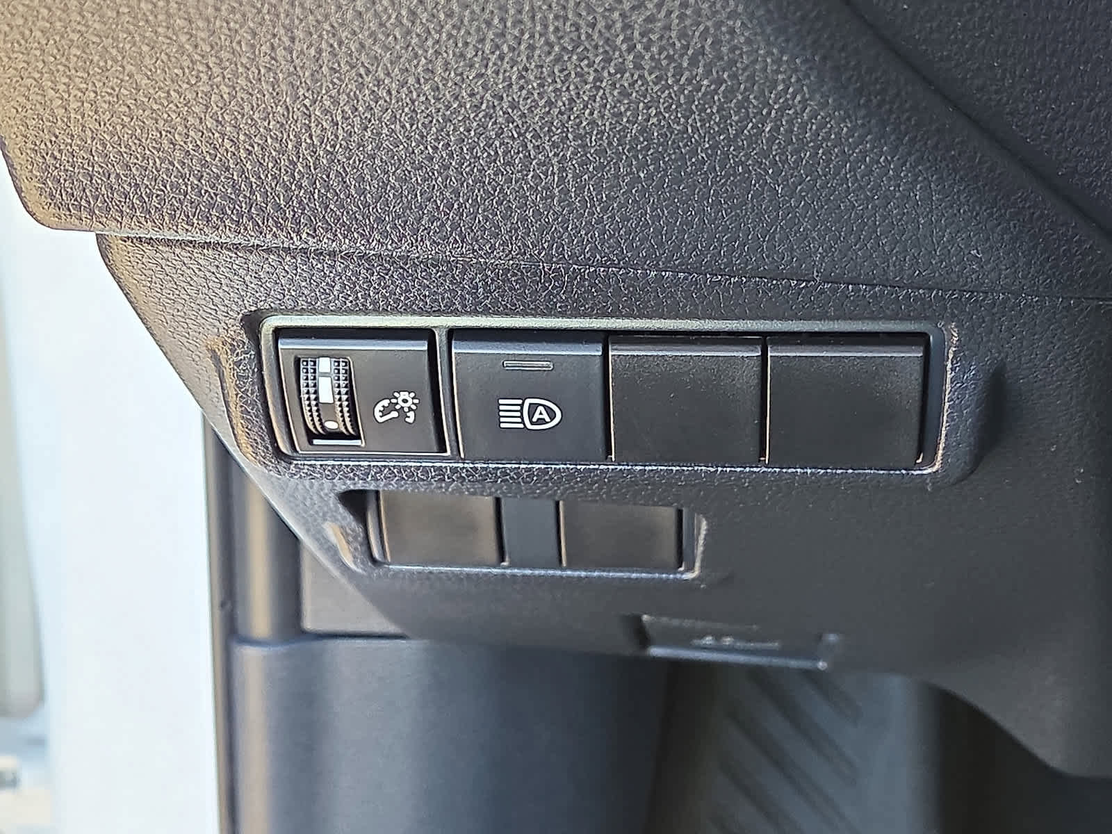 Certified 2022 Toyota Corolla Cross LE image 27