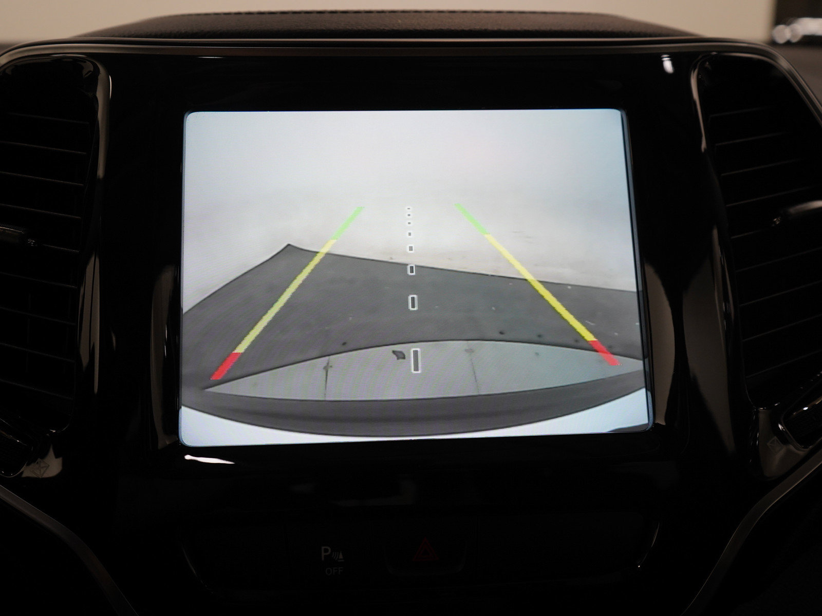 Used 2020 Jeep Cherokee Limited AWD/4WD image 30