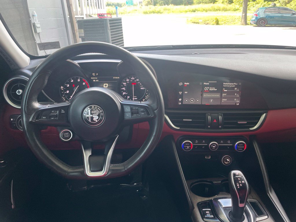Used 2020 Alfa Romeo Giulia Ti w/ Active Blind Spot Package AWD/4WD image 17