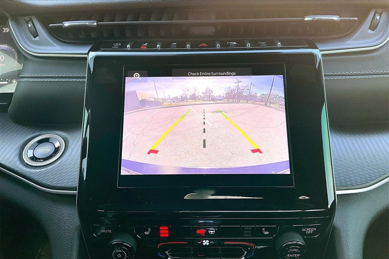 Used 2023 Jeep Grand Cherokee L Altitude image 12