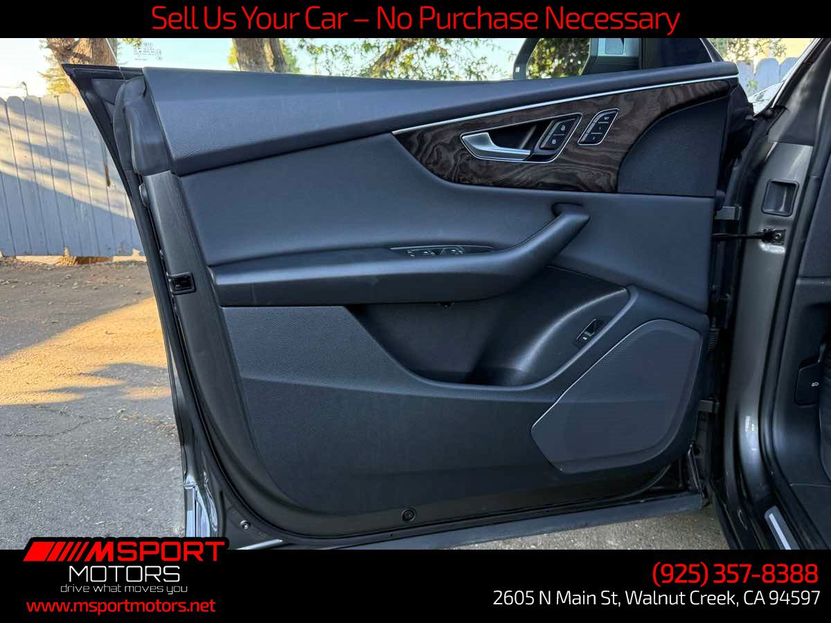 Used 2020 Audi Q8 Premium w/ Black Optic Package AWD/4WD image 30