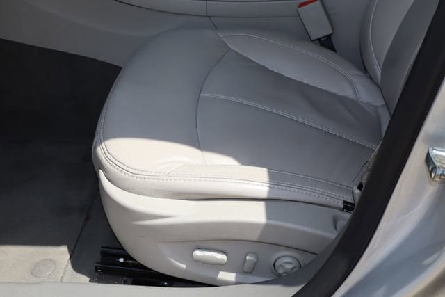 Used 2012 Buick LaCrosse Convenience FWD image 13