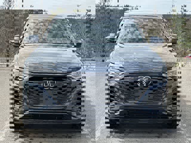 Used 2024 Audi Q8 e-tron Premium Plus image 22