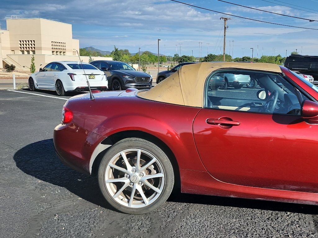 Used 2010 MAZDA MX-5 Miata Grand Touring w/ Premium Pkg RWD image 27