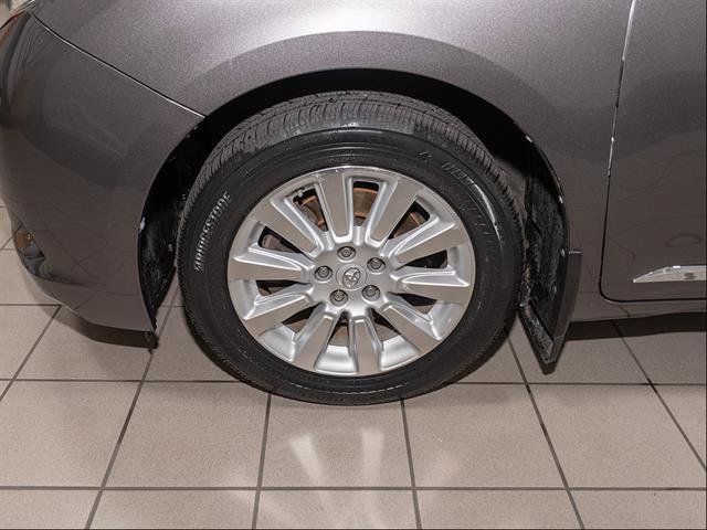 Used 2011 Toyota Sienna LE w/ Towing Pkg AWD/4WD image 6