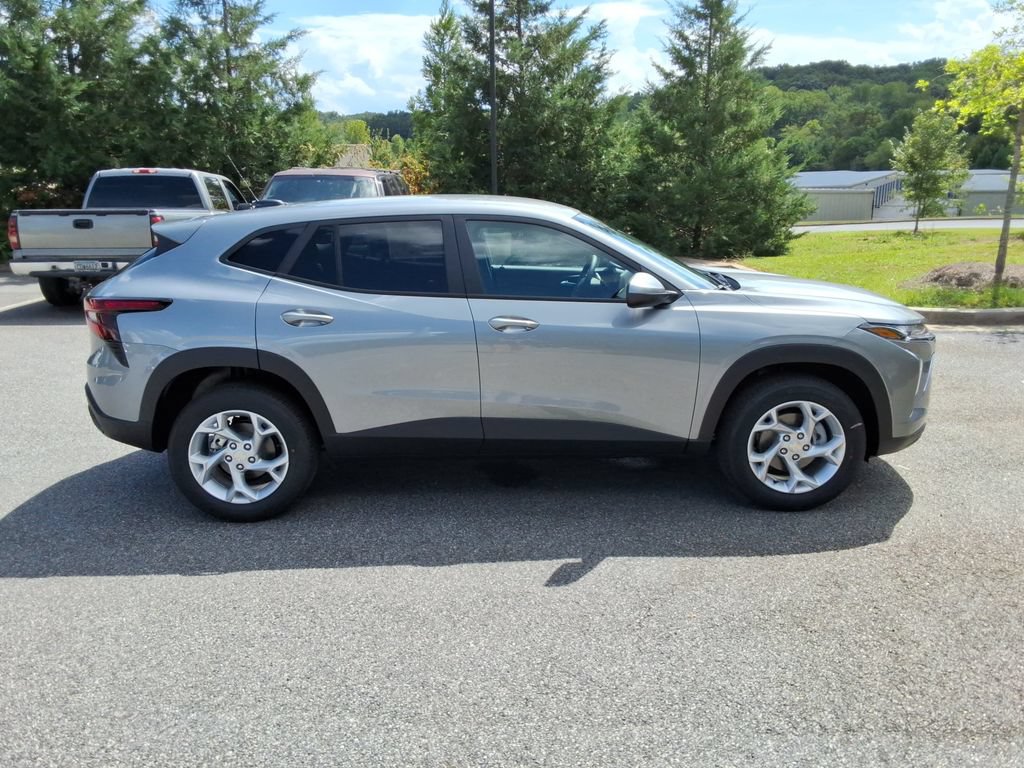 New 2026 Chevrolet Trax LS w/ LS Convenience Package FWD image 4