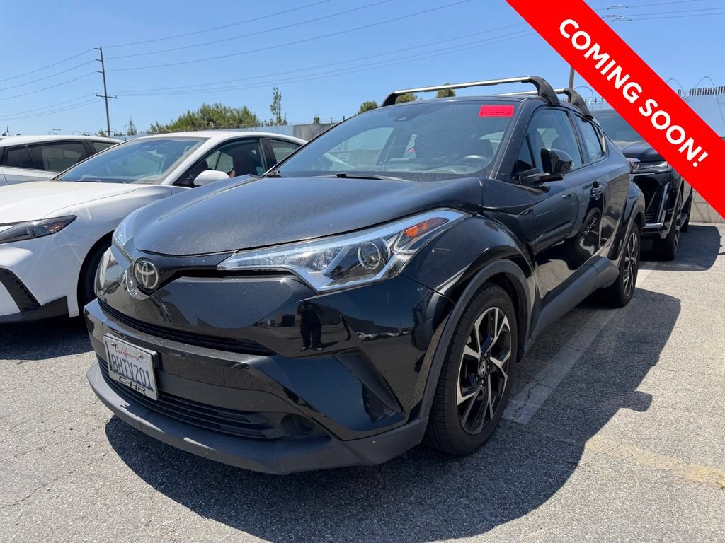 Used 2019 Toyota C-HR XLE FWD image 2