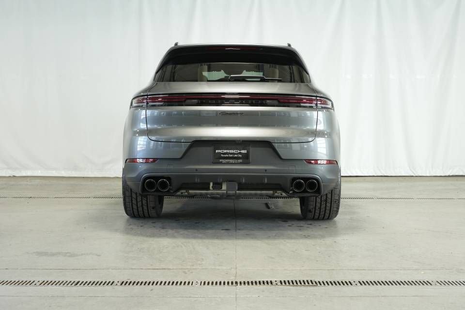 Certified 2025 Porsche Cayenne image 6