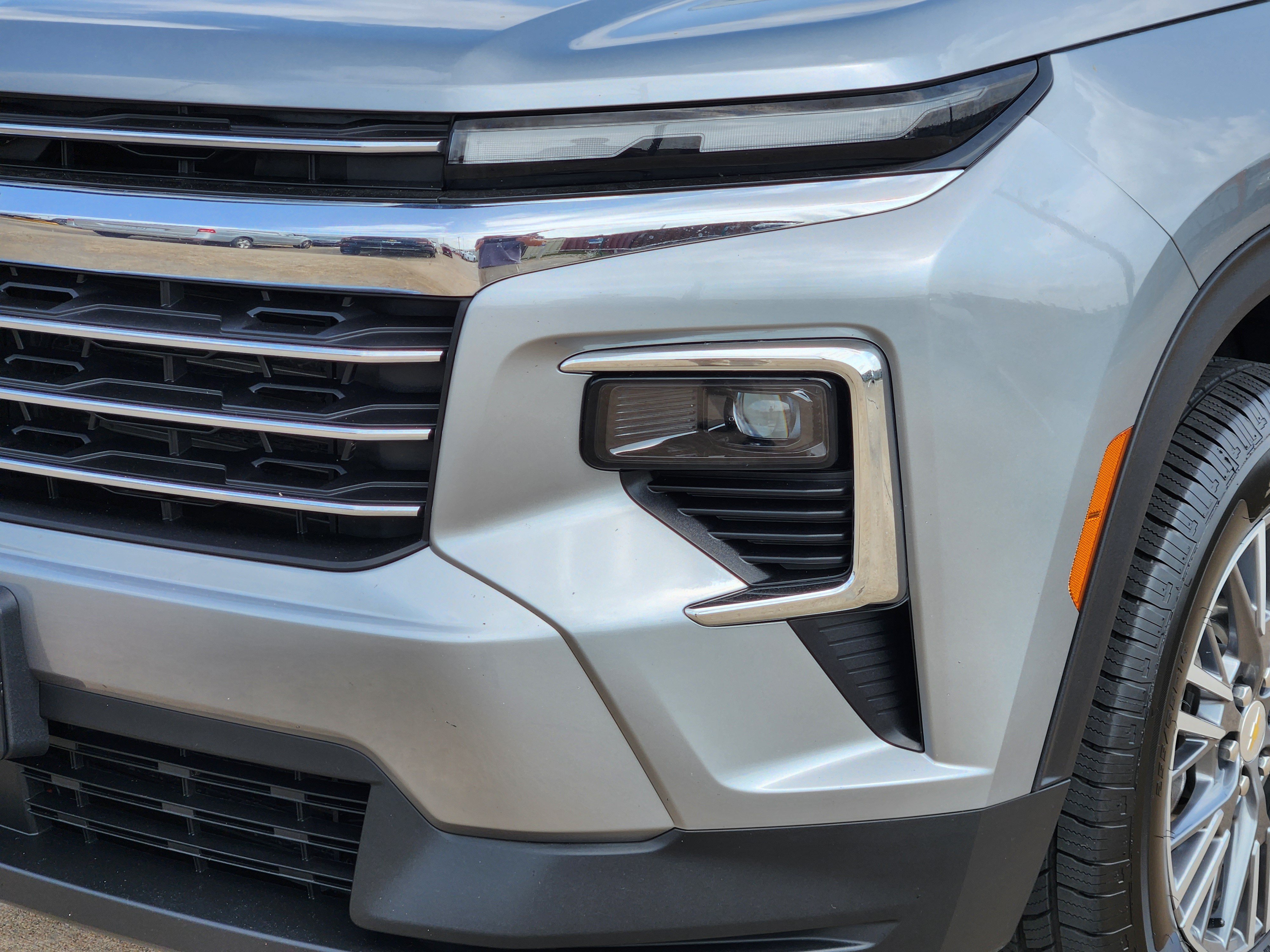 Used 2025 Chevrolet Traverse LT FWD image 10