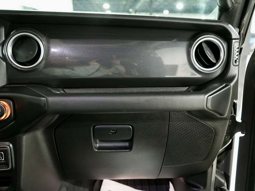 Used 2022 Jeep Wrangler Unlimited Sahara image 24